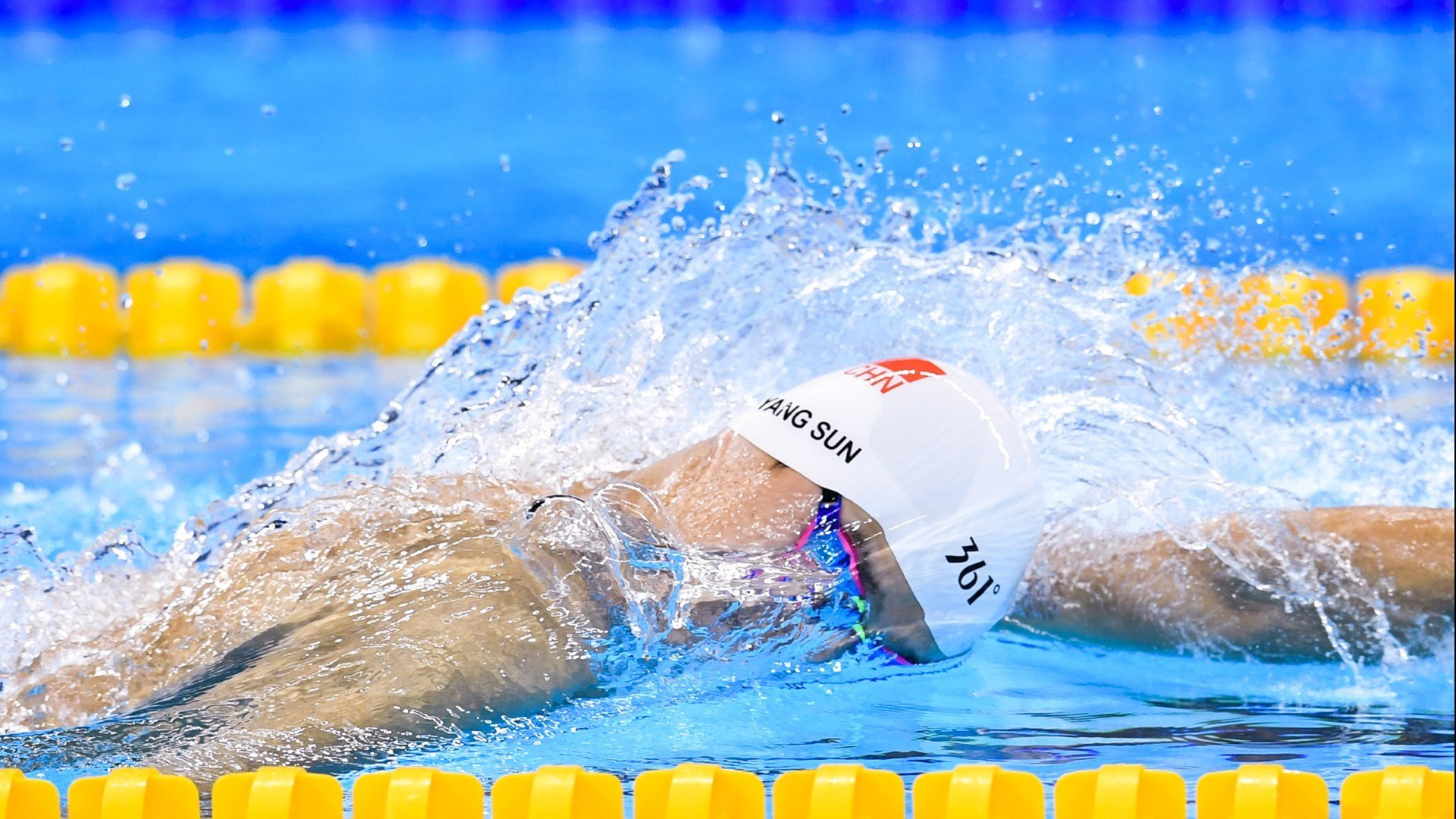 “东安湖体育公园：铁人三项运动员展现决不妥协的毅力”