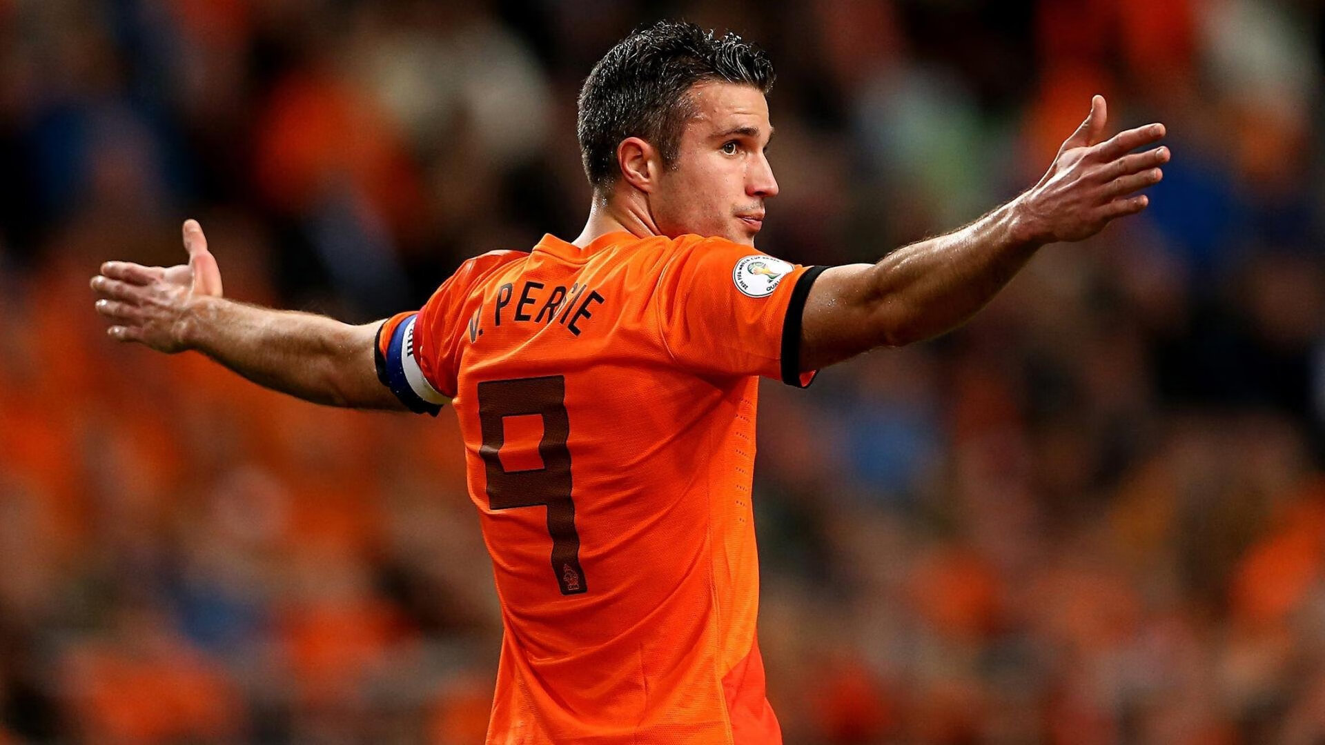 球队是否根据球员惯用脚调整组织发起方向，持球队员